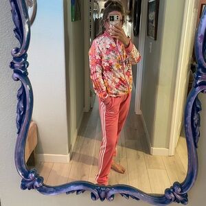 Adidas tracksuit. Women’s/girls size M. Worn once.